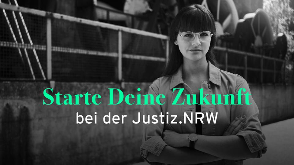 Bild von einer jungen Frau. Das Bild trägt den Schriftzug Starte Deine Zukunft bei der Justiz NRW